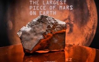 地球上最大的火星陨石将被拍卖：预估价达400万美元 坠落年份仍是谜 ！