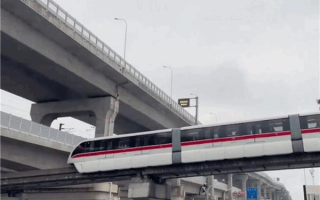 芜湖轻轨爬坡“溜车” 上不去倒下来！官方回应：因天气恶劣 ！
