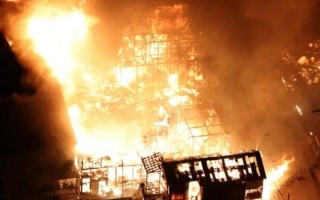 日本7.4级强震：火燃12小时 大量房屋夷为平地！核电站安全 ！