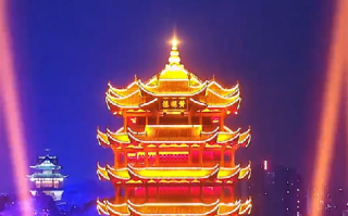 跟兔年说再见！武汉龙年酷炫长江“灯光秀”来了 ！