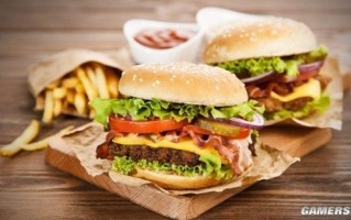 有肉、有菜、有主食 汉堡真的是“垃圾食品”吗：网友争议不断 ！