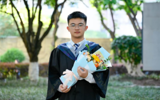 快递员儿子放弃北大报考西湖大学：想研究半导体 !