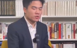 董宇辉称面对争议只能不看手机！直言：“此心光明，亦复何言” ！