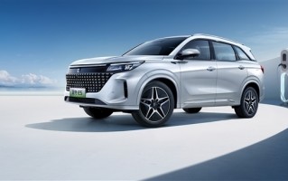比亚迪动力+华为系统！赛力斯蓝电E5限时优惠：9.98万元起售 ！