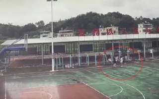 6岁双胞胎姐妹打架姐姐摔倒脑死亡：家长称孩子因受到对方唆使而发生意外 ！