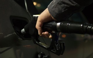 年内最大降幅！今晚国内油价六连跌：加满一箱油少花16.5元 ！