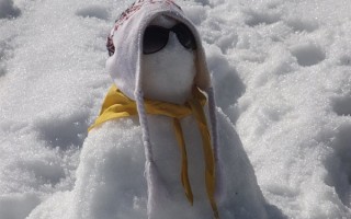 平安北京：下雪天别乱踢雪人、里面包的可能是消防栓 ！