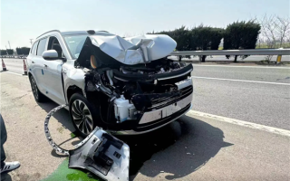 问界M7高速追尾大货车 曝女司机油门当刹车 后续来了 ！