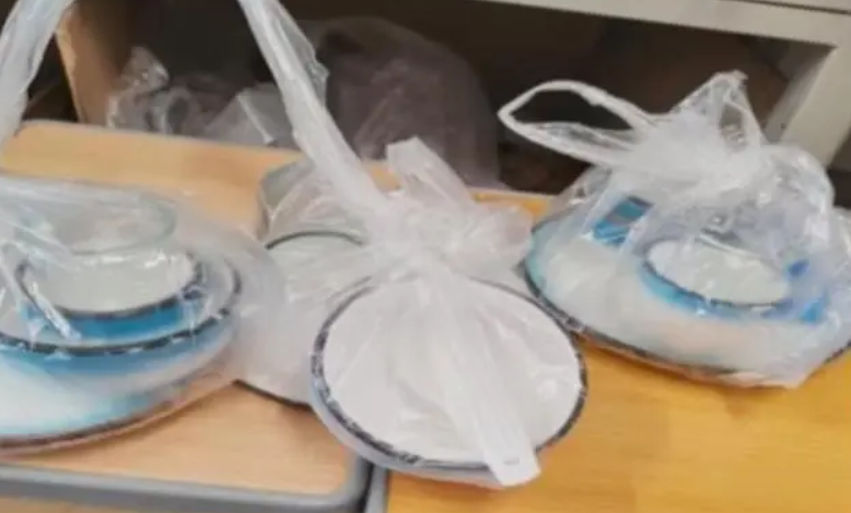 餐具收费大学生付1元直接带走：既然付了钱就要带走，一块钱都不白花 ！