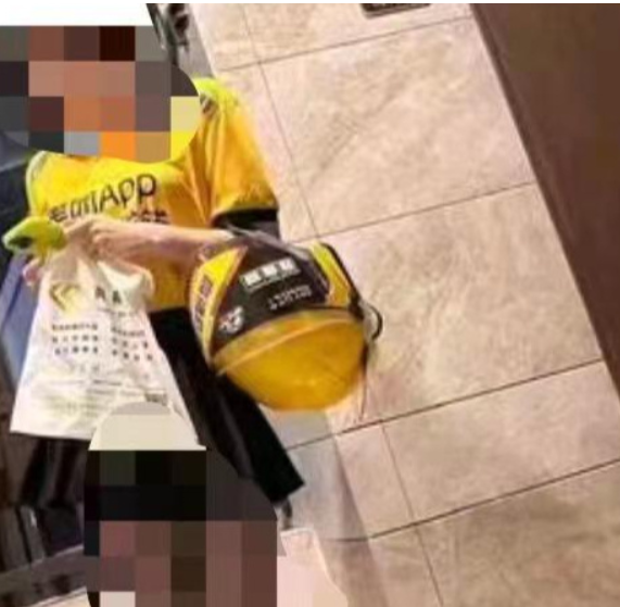 外卖深夜千元牛杂汤疑为非法服务！当地警方：店铺已不存在！-第1张图片
