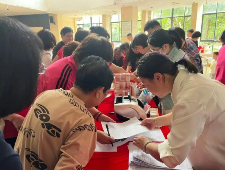 宁波一小区物业自治3年分红200万：业主们可分到226元至1996元不等的红包 ！-第1张图片