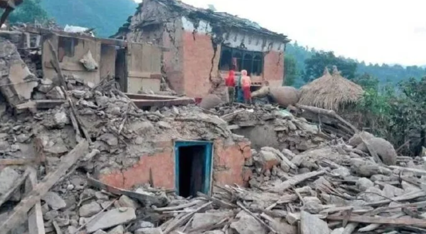 尼泊尔强震致房屋大面积倒塌：当地村民描述现场惨状称“已经看不到完整的房屋” ！-第1张图片