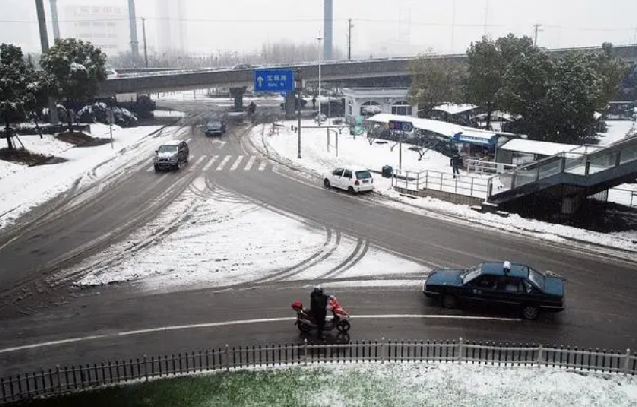 哈尔滨主城区停课 客运站全线停运：暴雪红色预警！-第1张图片