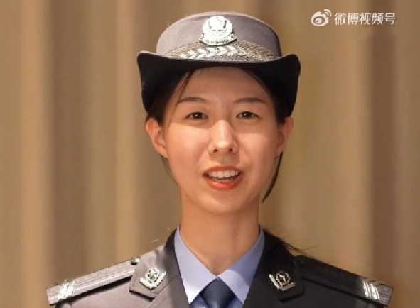 替同学挡8刀的女孩成了人民警察:守护万家灯火是她对自己未来的期许 !-第1张图片 替同学挡8刀的女孩成了人民警察:守护万家灯火是她对自己未来的期许 !-第1张图片
