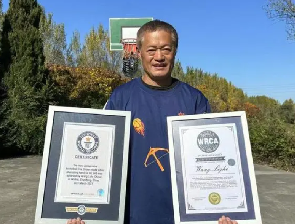 63岁大爷投篮投出2项世界纪录 ！网友：感受到运动的快乐，赞！-第1张图片