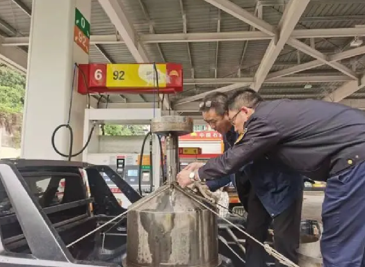 重庆一加油站随意控制出油量被罚：交易金额达两千余万元 ！-第1张图片