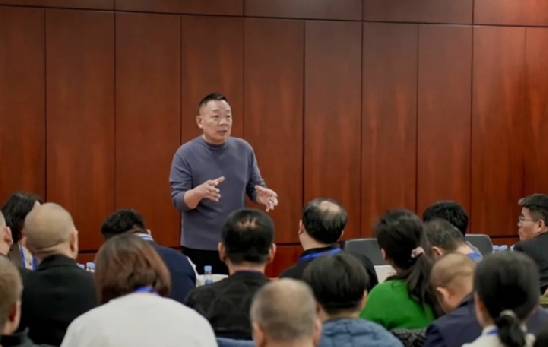 胖东来管理层已实现190天休假：高管都配了300多万的车 ！-第1张图片