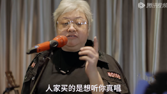 韩红曾说职业歌手唱不下来别开演唱会：人家买的是想听你真唱 ！-第1张图片