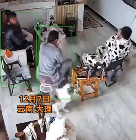 一家人围炉煮茶烤鸡蛋爆炸！当事人：自己离得特别近，当时被崩了一身蛋黄 ！-第1张图片