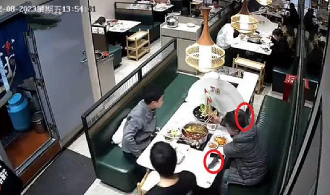 男子吃火锅被“天降”老鼠抓破头：商户和商场互相推诿不负责任 ！-第1张图片
