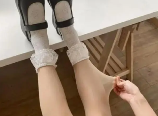 女子长期穿光腿神器导致迈不开腿 ！医生提醒：光腿神器穿不对真能落下病 ！-第1张图片