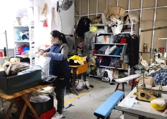 女生把旧羽绒服改羽绒被省下千元：翻新只花了700多 ！-第1张图片