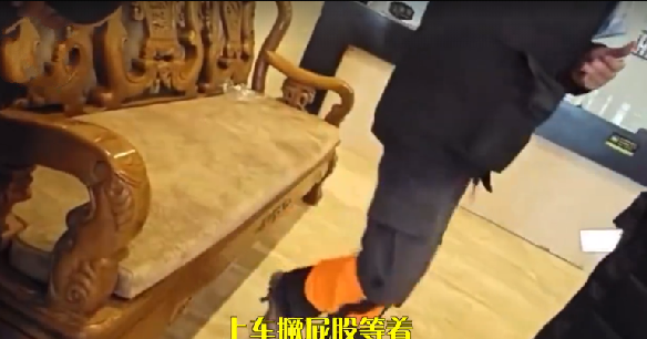 雪乡导游强售票未果 让游客撅屁股等 ！旅行社回应：导游暂停带团，正在调查处理 ！-第1张图片