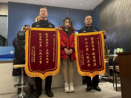 男子骗女友100余万后假死脱身：被抓时躲在新女友衣柜里 ！-第1张图片