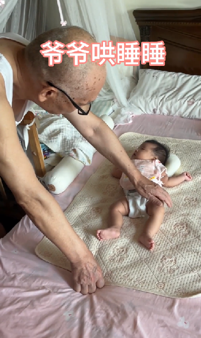 房东见证7年租客结婚生子帮带娃 网友：没有血缘的一家人 ！-第1张图片
